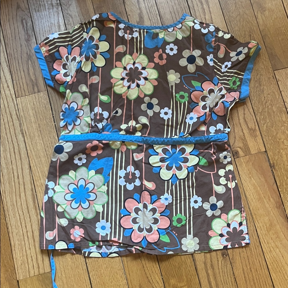 Koi Floral scrub top with Blue Trim - Picture 3 of 3